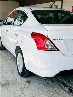 نيسان فيرسا